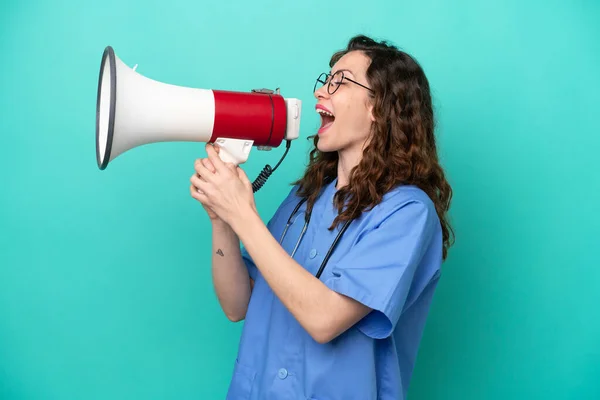 Young Nurse Caucasian Woman Isolated Blue Background Shouting Megaphone — Stockfoto
