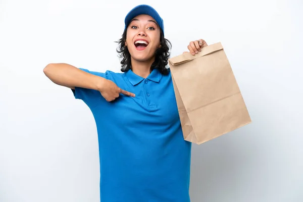 若いです美しいですCaucasian女性取り袋のテイクアウト食品上の隔離された背景 — ストック写真