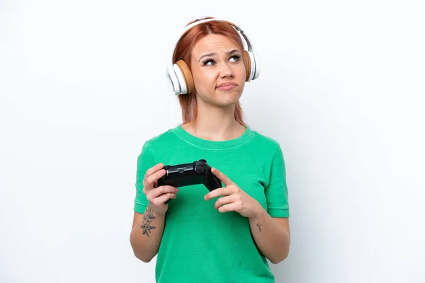 Junges Russisches Mädchen Spielt Mit Einem Videospielcontroller Auf Weißem Hintergrund — Stockfoto