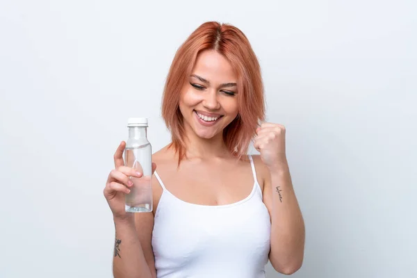 Giovane Ragazza Russa Con Una Bottiglia Acqua Isolata Sfondo Bianco — Foto Stock