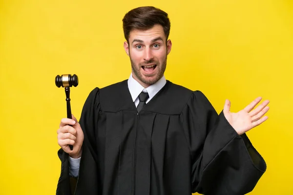 Judge Caucasian Man Isolated Yellow Background Shocked Facial Expression — Stock Photo, Image