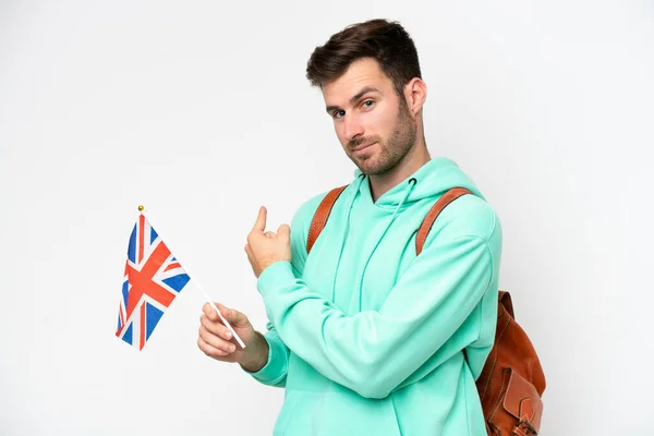 年轻的学生 拿着一面英国国旗的高加索人 背景为白色 背向后方 — 图库照片