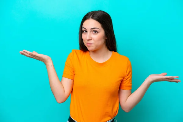 Young Caucasian Woman Isolated Blue Background Having Doubts While Raising — Stock Photo, Image