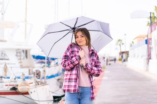 Jonge Mooie Roemeense Vrouw Met Een Paraplu Buitenlucht — Stockfoto