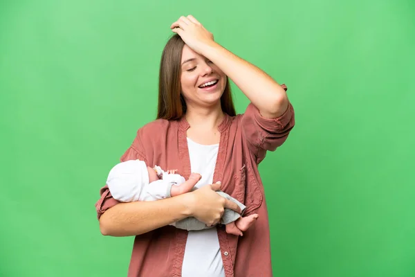 Jovem Mulher Loira Com Seu Bebê Recém Nascido Sobre Fundo — Fotografia de Stock