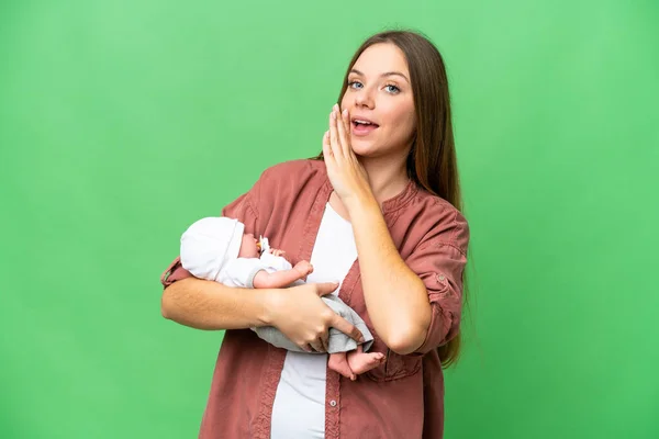 Jovem Mulher Loira Com Seu Bebê Recém Nascido Sobre Isolado — Fotografia de Stock