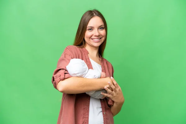 Mujer Rubia Joven Con Bebé Recién Nacido Sobre Fondo Croma — Foto de Stock