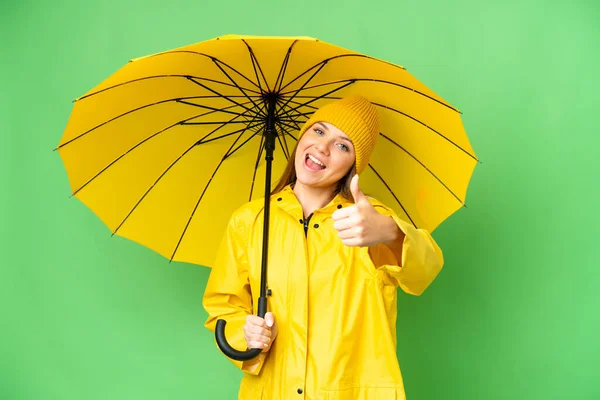 Mulher Loira Jovem Com Capa Impermeável Guarda Chuva Sobre Fundo — Fotografia de Stock
