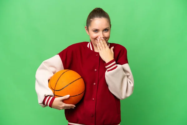 Mladá Blondýna Žena Hraje Basketbal Přes Izolované Chroma Klíčové Pozadí — Stock fotografie