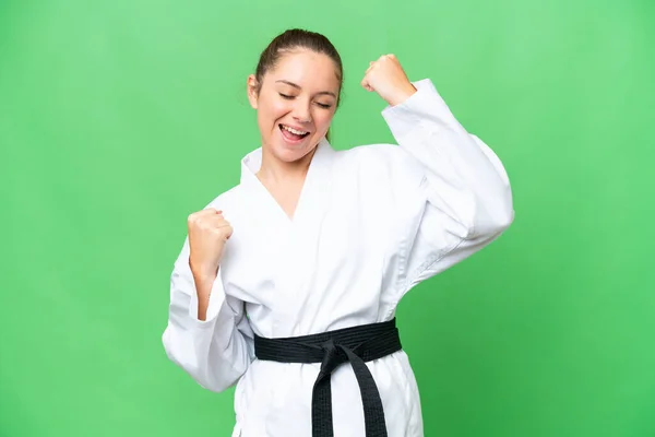Young Blonde Woman Doing Karate Isolated Chroma Key Background Celebrating — Stock Photo, Image