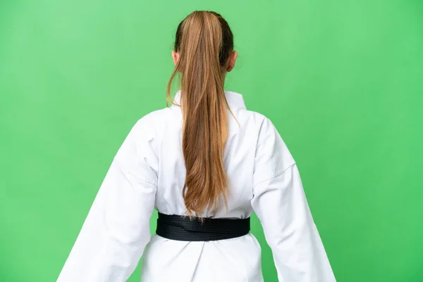 Joven Mujer Rubia Sobre Aislado Croma Clave Fondo Haciendo Karate —  Fotos de Stock