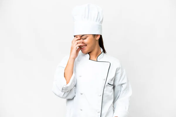 Giovane Donna Chef Sfondo Bianco Isolato Ridere — Foto Stock