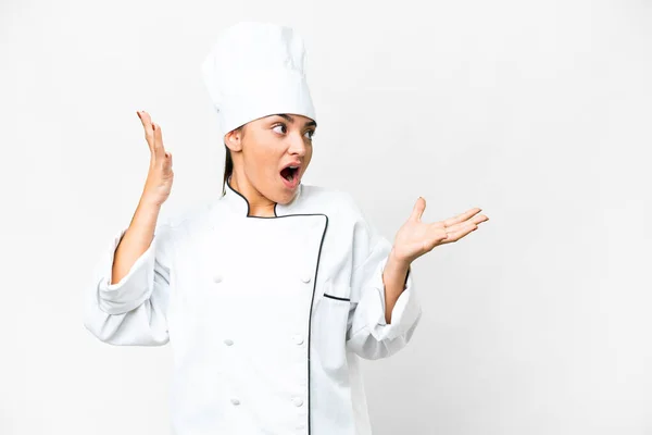 Giovane Donna Chef Sfondo Bianco Isolato Con Espressione Facciale Sorpresa — Foto Stock