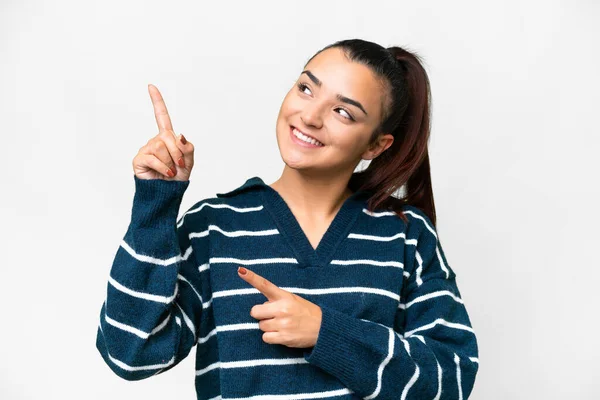Zole Edilmiş Beyaz Arka Planda Genç Bir Kadın Işaret Parmağıyla — Stok fotoğraf