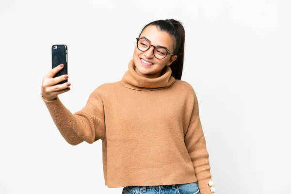 Joven Belleza Mujer Sobre Aislado Blanco Fondo Haciendo Selfie —  Fotos de Stock