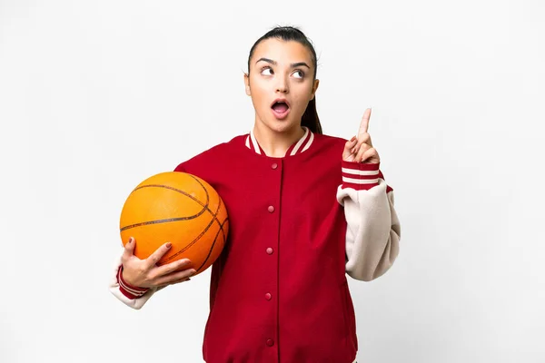 Jeune Femme Jouant Basket Sur Fond Blanc Isolé Pensant Une — Photo