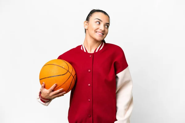 Jeune Femme Jouant Basket Sur Fond Blanc Isolé Penser Une — Photo