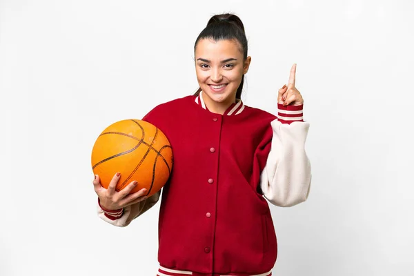 若いです女性プレイバスケットボール上の隔離された白い背景を指摘素晴らしいアイデア — ストック写真