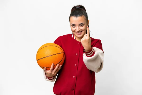 Mladá Žena Hraje Basketbal Přes Izolované Bílé Pozadí Dělá Nadcházející — Stock fotografie