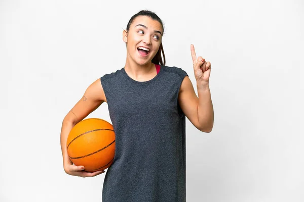 Soyutlanmış Beyaz Arka Planda Basketbol Oynayan Bir Fikri Olan Genç — Stok fotoğraf