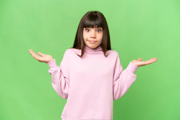 Маленькая Девочка Изолированном Зеленом Фоне Хромы Ключевые Сомнения Поднятии Руки — стоковое фото