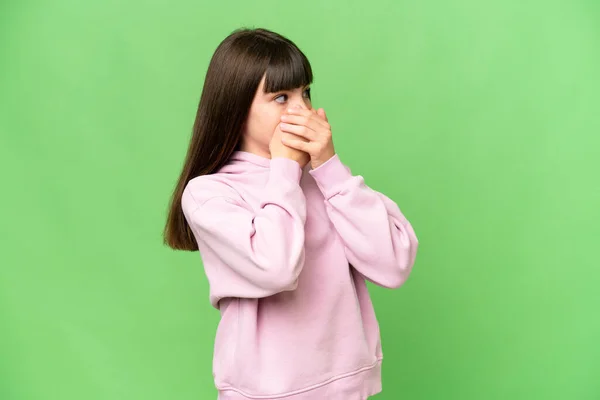 Mała Dziewczynka Odizolowanych Zielony Chroma Klucz Tło Obejmujące Usta Patrząc — Zdjęcie stockowe