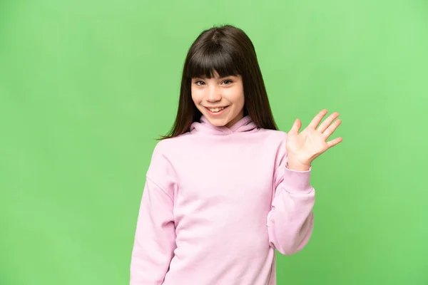 Kleines Mädchen Über Isoliertem Grünem Chroma Schlüsselhintergrund Salutiert Mit Glücklicher — Stockfoto