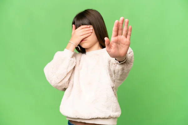 Kleines Mädchen Über Isoliertem Grünem Chroma Schlüsselhintergrund Macht Stop Geste — Stockfoto