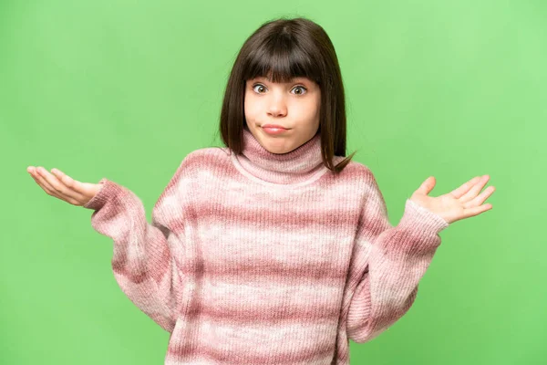 Pieni Tyttö Yli Eristetty Vihreä Chroma Keskeinen Tausta Ottaa Epäilyksiä — kuvapankkivalokuva