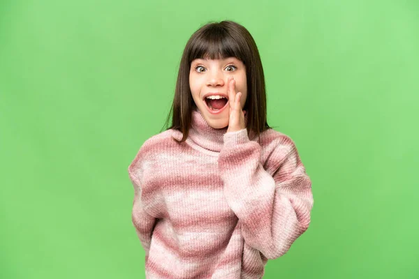 Yeşil Renkli Arka Plan Üzerinde Küçük Bir Kız Şaşırmış Şok — Stok fotoğraf
