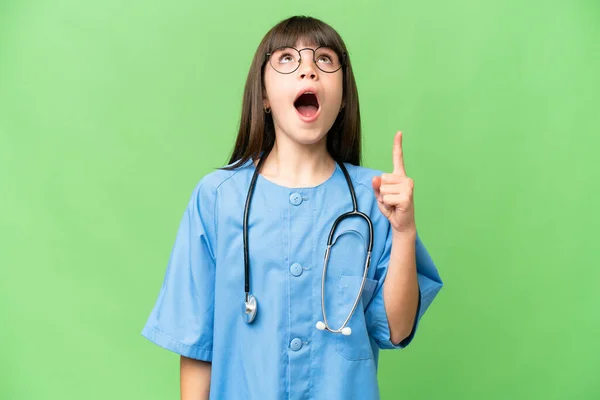 Kislány Mint Egy Sebész Orvos Izolált Chroma Kulcs Háttér Rámutatva — Stock Fotó