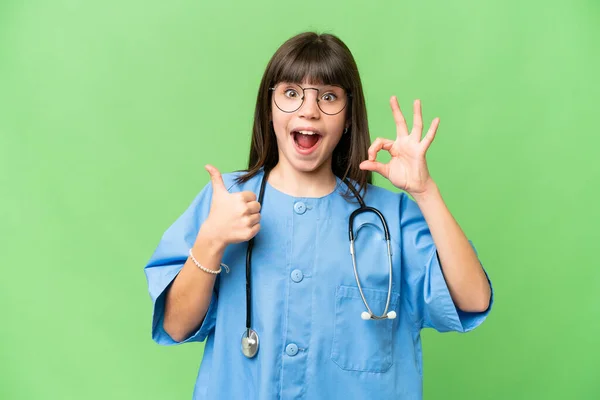 Kislány Mint Egy Sebész Orvos Izolált Chroma Kulcs Háttér Mutató — Stock Fotó