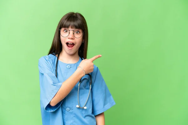 Kislány Mint Egy Sebész Orvos Izolált Chroma Kulcs Háttér Meglepett — Stock Fotó