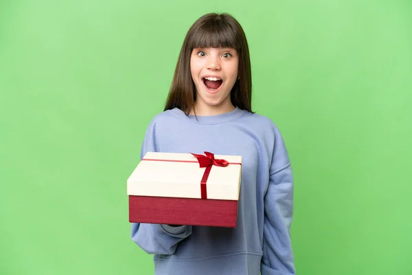 Little Girl Holding Gift Isolated Chroma Key Background Surprise Shocked — Stock Photo, Image