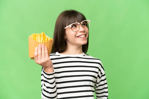 Kleines Mädchen Mit Frittierten Chips Über Isoliertem Chroma Key Hintergrund — Stockfoto