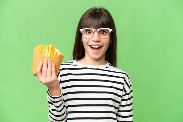 Menina Segurando Chips Fritos Sobre Fundo Chave Croma Isolado Com — Fotografia de Stock