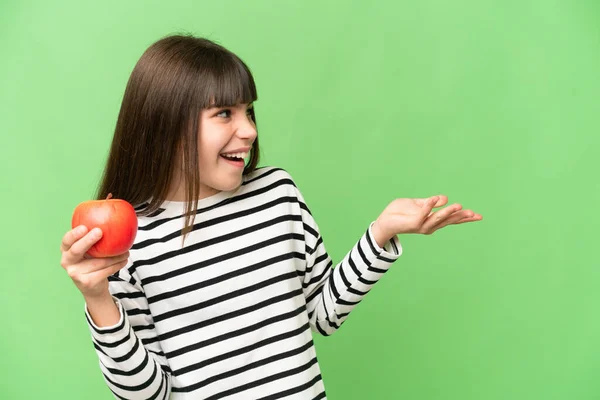 Kleines Mädchen Mit Einem Apfel Über Isoliertem Chroma Schlüsselhintergrund Mit — Stockfoto