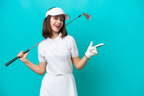 Mladý Ukrajinský Golfista Žena Izolované Modrém Pozadí Ukazující Prstem Stranu — Stock fotografie