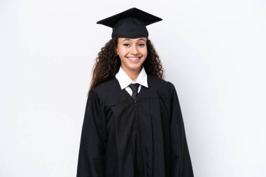 Genç üniversite mezunu Arap bir kadın beyaz arka planda yalnız gülüyor.