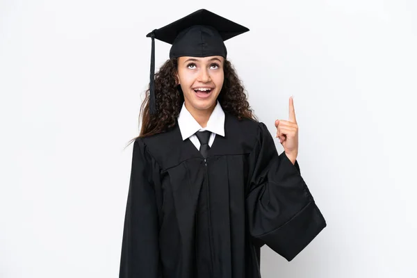 Joven Graduada Universitaria Árabe Aislada Sobre Fondo Blanco Apuntando Hacia — Foto de Stock