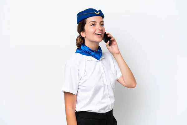 飛行機スチュワーデス白人の背景に隔離された白人女性携帯電話との会話を保つ — ストック写真