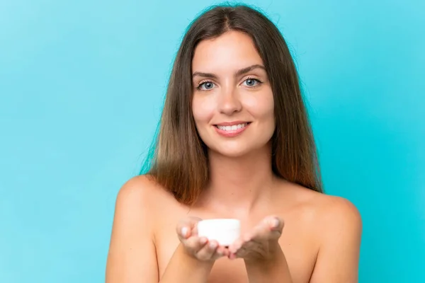 Young Caucasian Woman Isolated Blue Background Moisturizer Offering — Stock Photo, Image