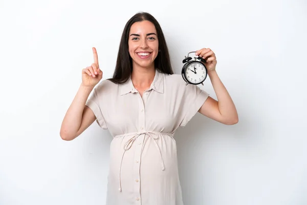 Mujer Joven Caucásica Aislada Sobre Fondo Blanco Embarazada Sosteniendo Reloj — Foto de Stock