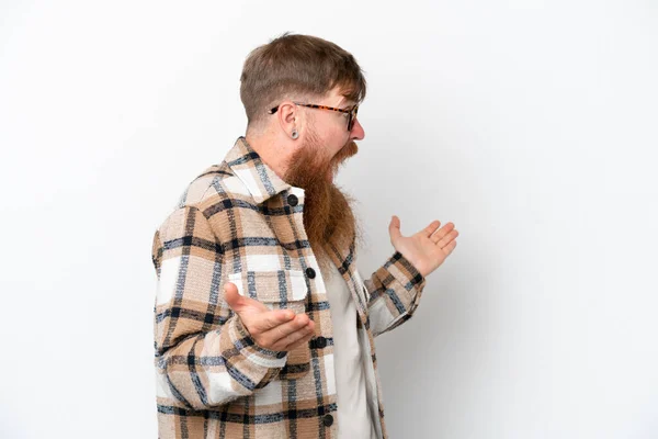 Homem Ruivo Com Barba Longa Isolado Fundo Branco Com Expressão — Fotografia de Stock