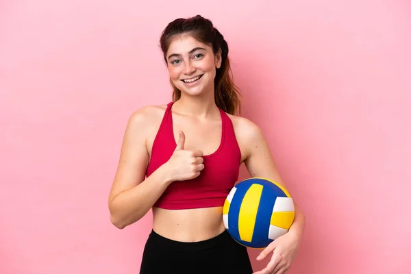 Young Caucasian Woman Playing Volleyball Isolated Pink Background Giving Thumbs —  Fotos de Stock
