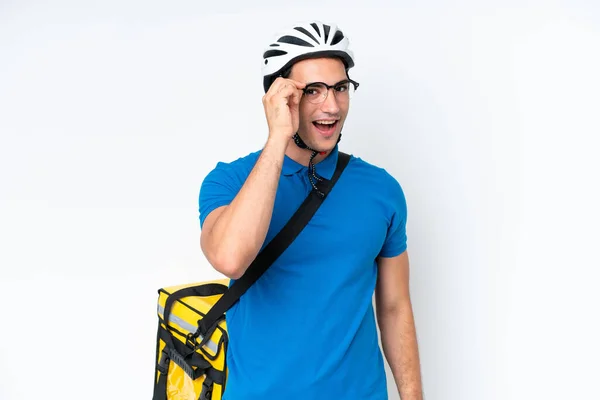 Young Caucasian Man Thermal Backpack Isolated White Background Glasses Surprised — ストック写真