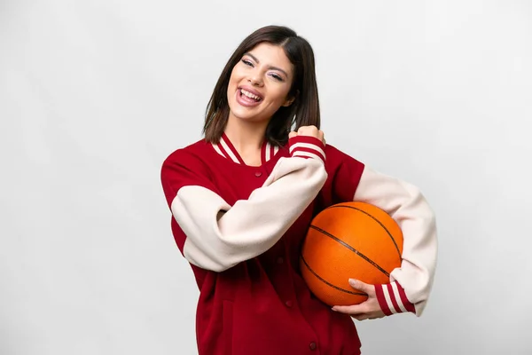 Zole Edilmiş Beyaz Arka Planda Basketbol Oynayan Genç Rus Kadın — Stok fotoğraf