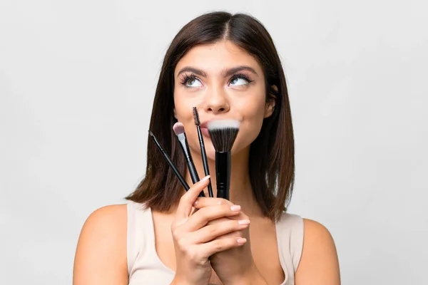 Young Russian Woman Isolated White Background Holding Makeup Brush Looking — Stock Photo, Image
