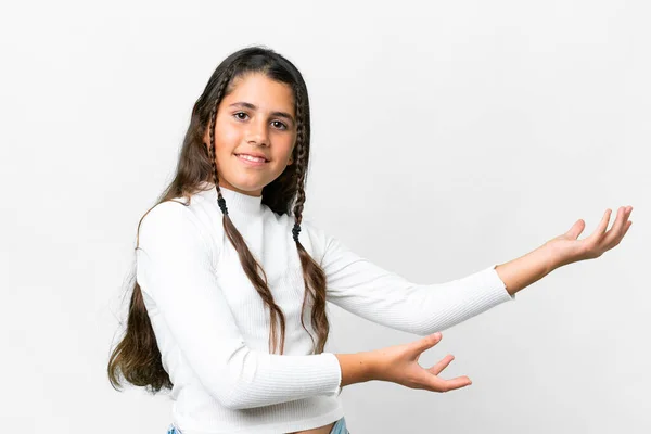 Jong Meisje Geïsoleerde Witte Achtergrond Strekken Handen Naar Zijkant Voor — Stockfoto