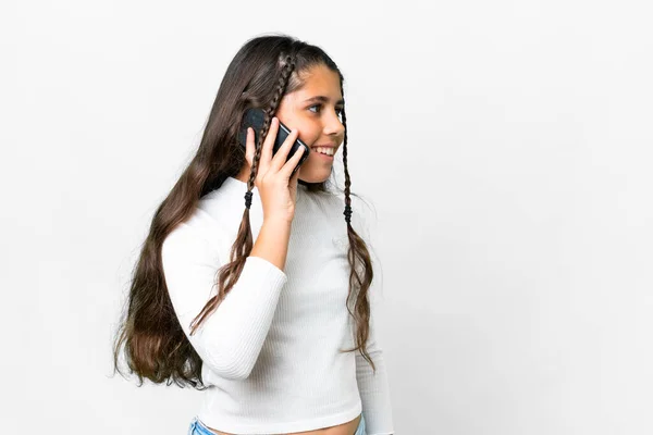 Молодая Девушка Изолированном Белом Фоне Поддерживает Разговор Мобильным Телефоном — стоковое фото
